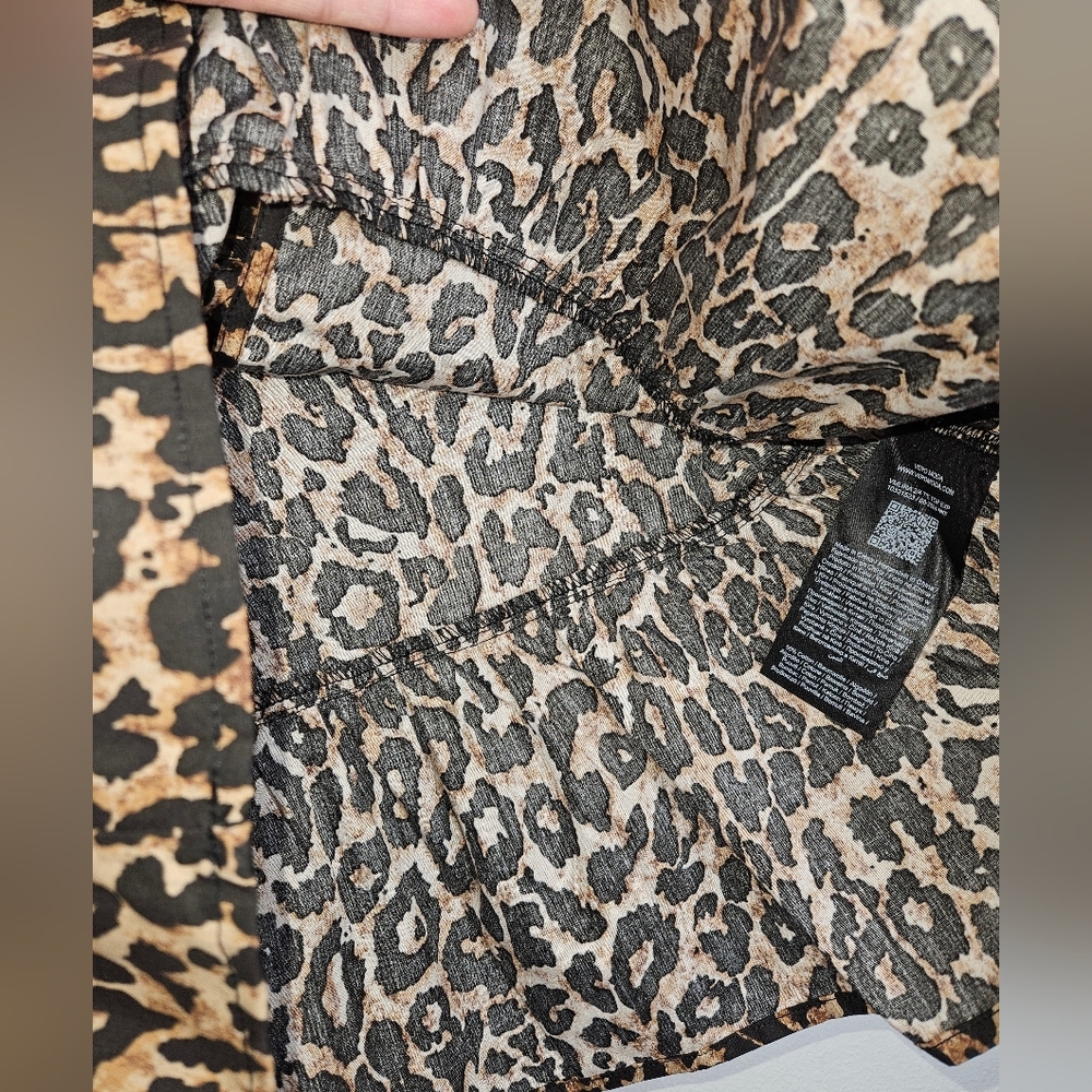 Vero Moda Leopard Print Tie Front Peplum Top, Size XS, NWOT - Picture 8 of 8